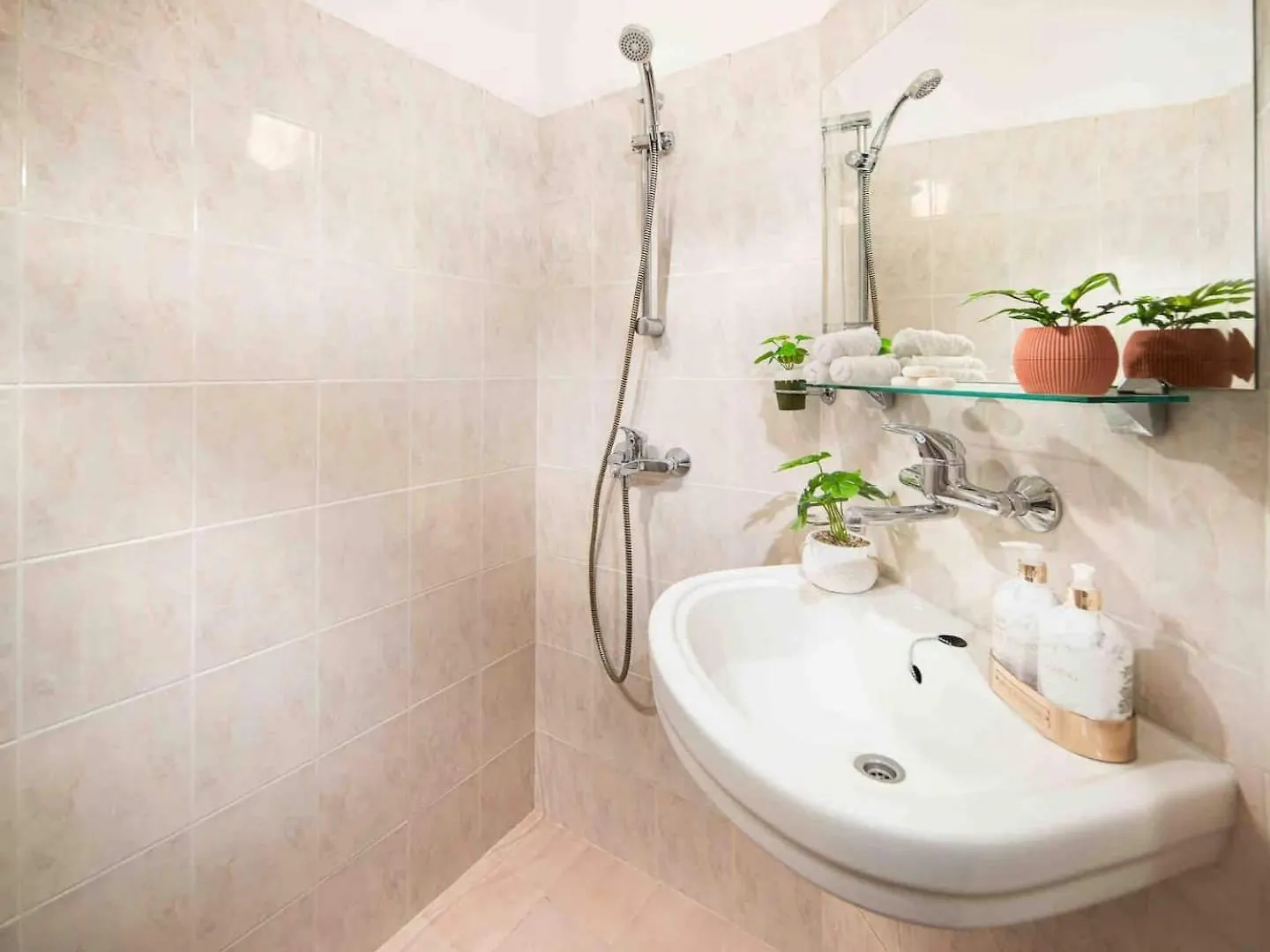 Free Parking, Spacious & Relaxing Sofia
